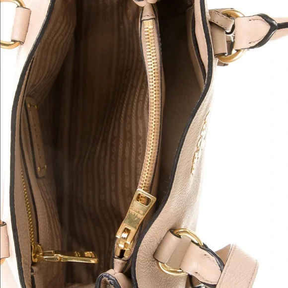 Prada bag - Picture 4 of 5